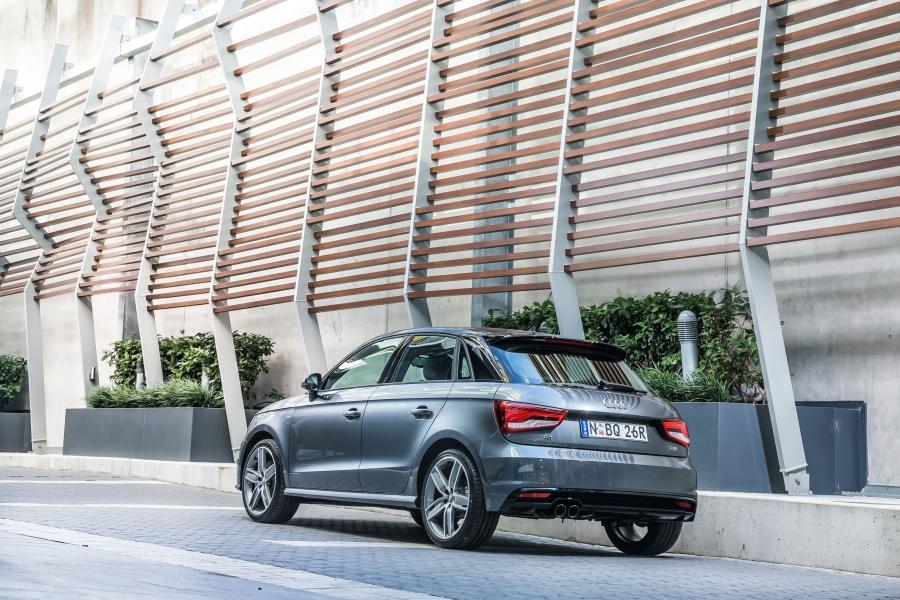  Audi A1 Sportback TFSI S-Line 2015 года  (AU) (фото 6 из 26)